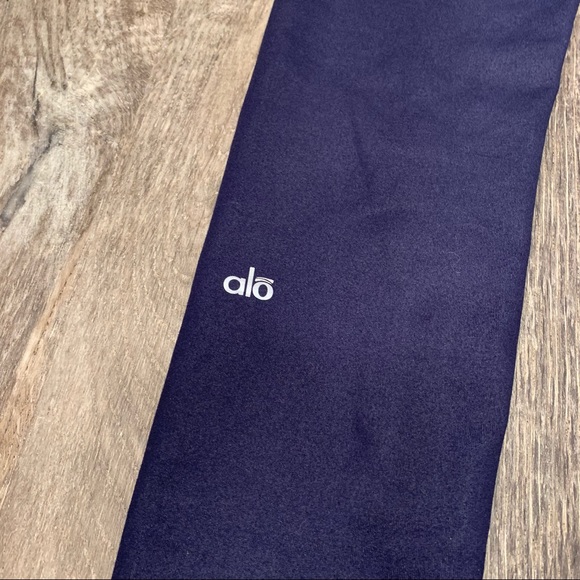 ALO Yoga Navy Blue Leggings in Size XS - Picture 3 of 7